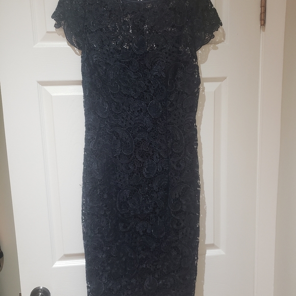Lace Midi dress - Picture 2 of 6